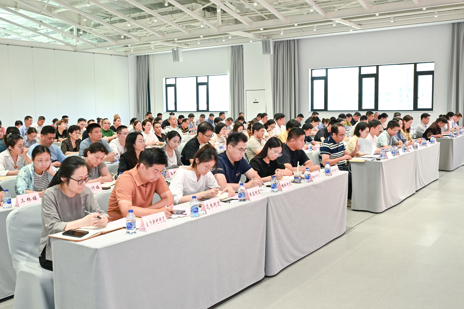 会议现场3.jpg