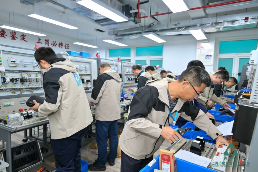 1762745240145927.jpg 电工.webp.jpg